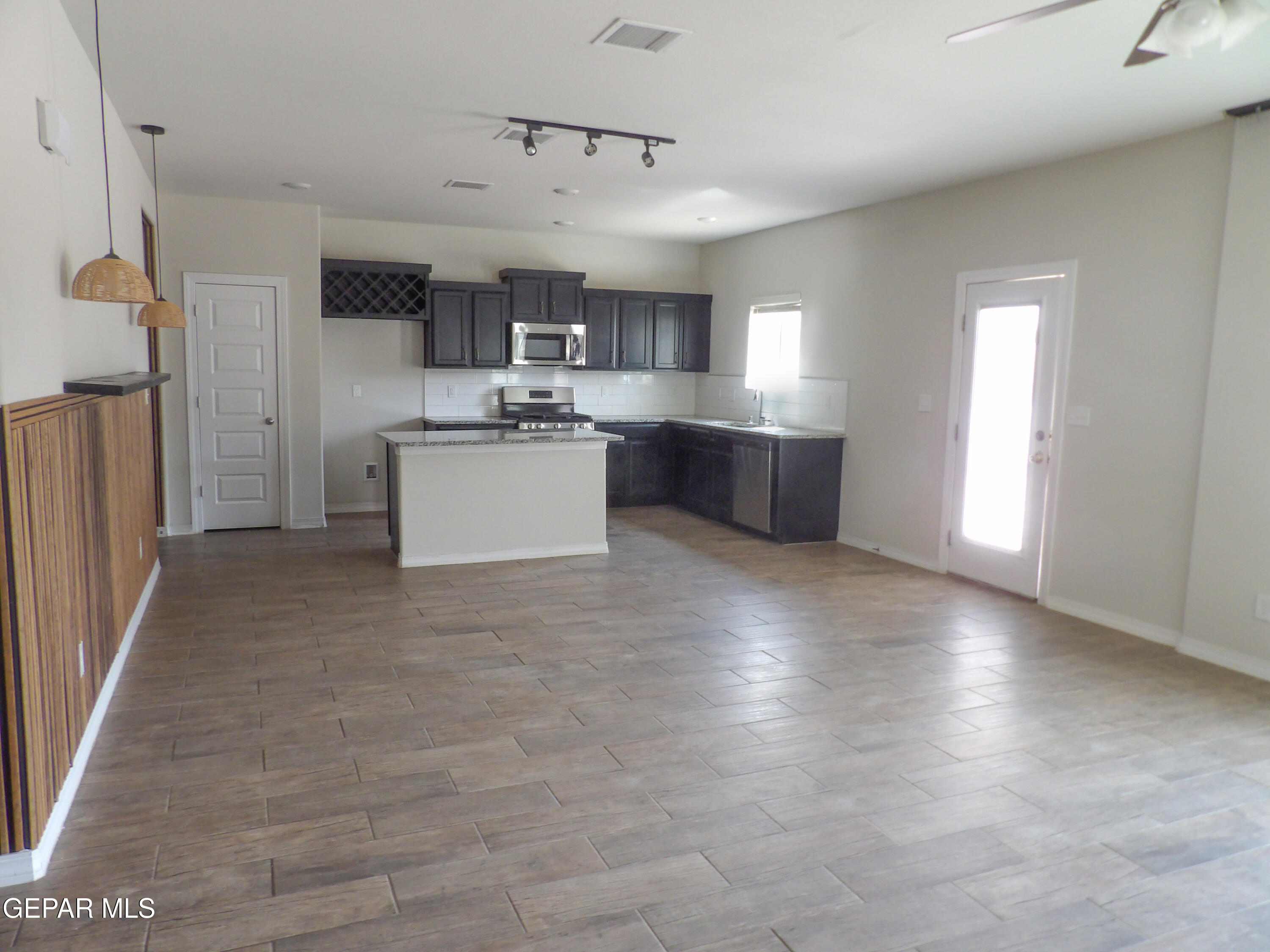 12252 DESERT WOLF Avenue