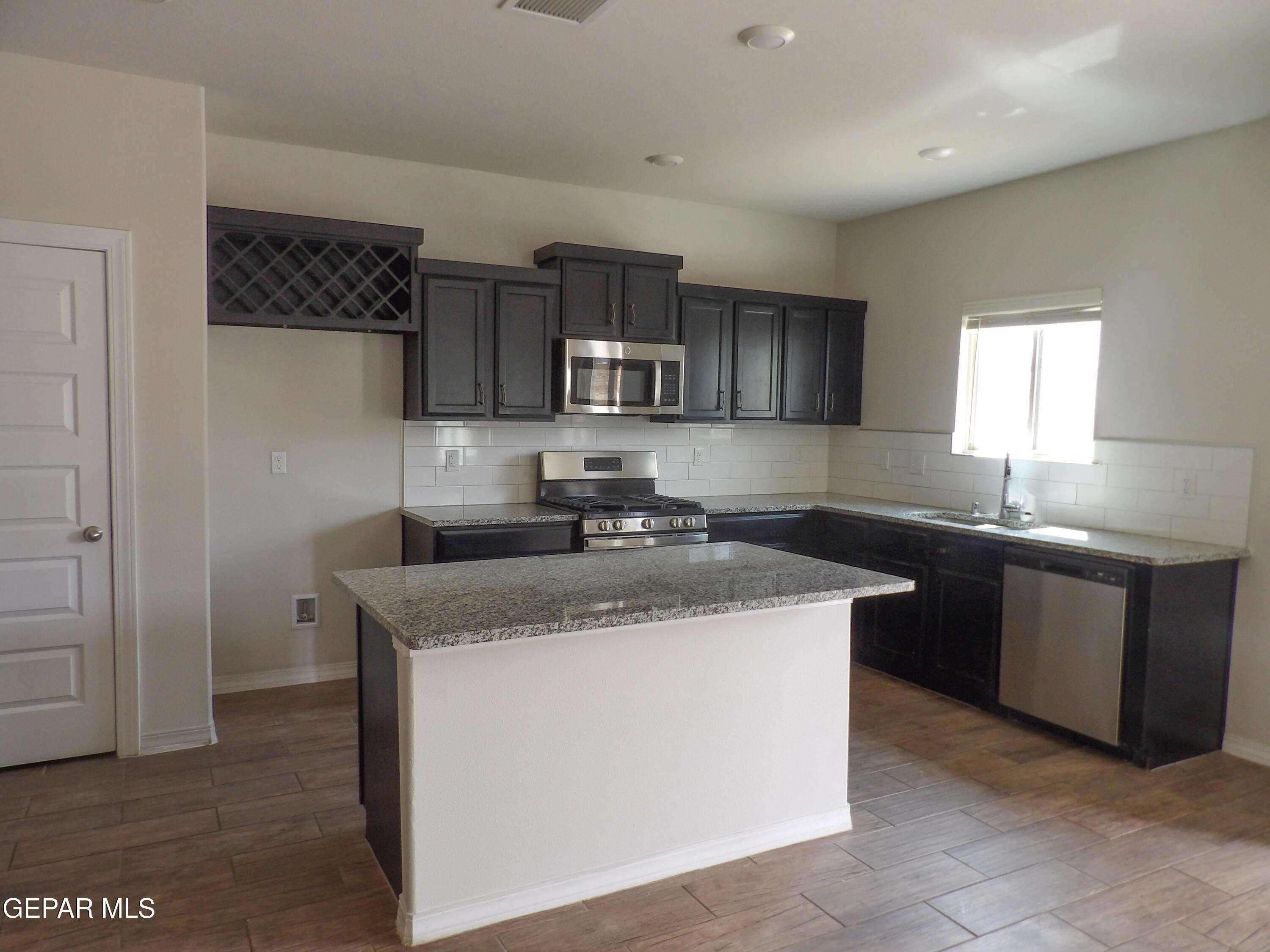 12252 DESERT WOLF Avenue