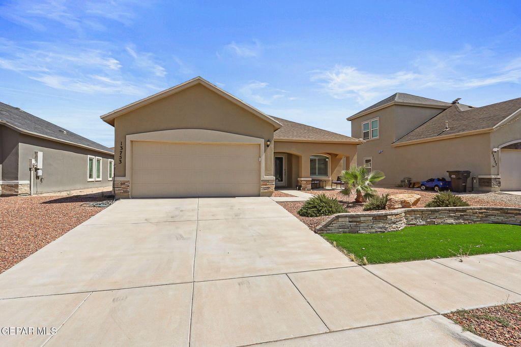 Photo of 13753 Lago Vista Avenue, Horizon City, TX 79928 (MLS # 933071)