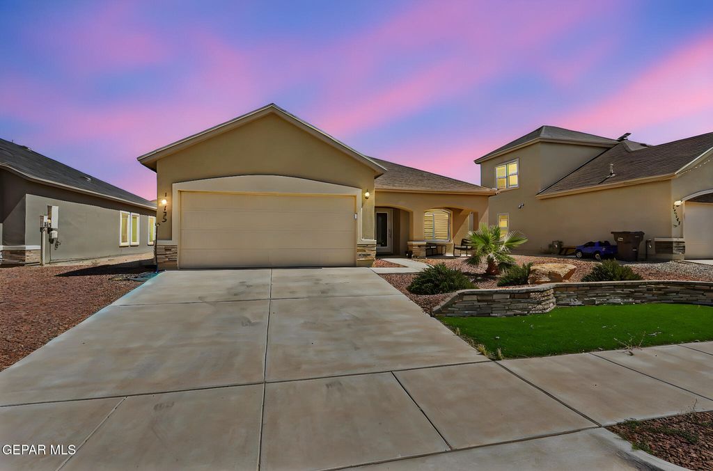 Photo of 13753 Lago Vista Avenue, Horizon City, TX 79928 (MLS # 933071)