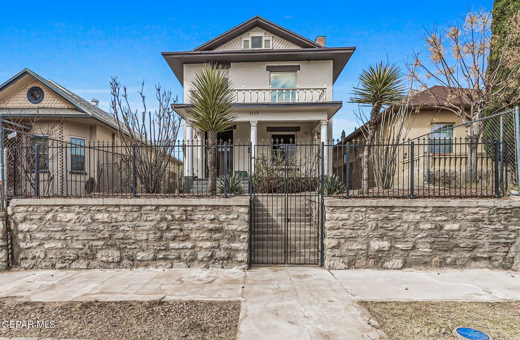 Photo of 1117 ARIZONA Avenue, El Paso, TX 79902 (MLS # 938143)