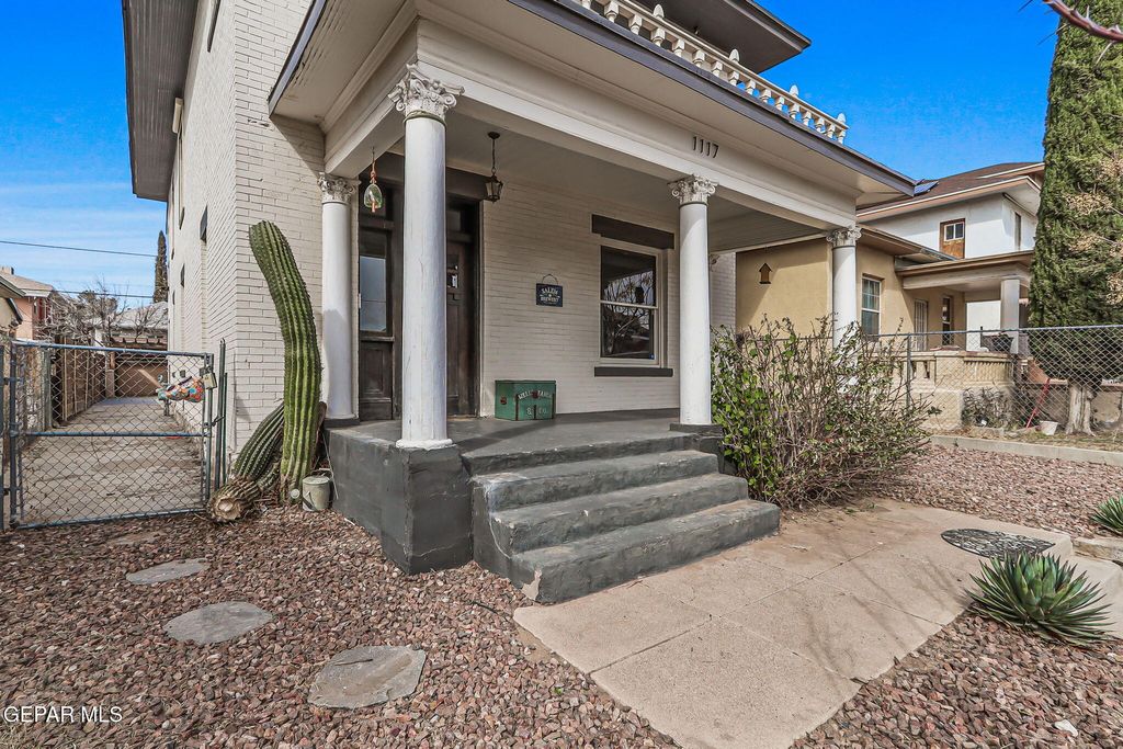 Photo of 1117 ARIZONA Avenue, El Paso, TX 79902 (MLS # 938143)