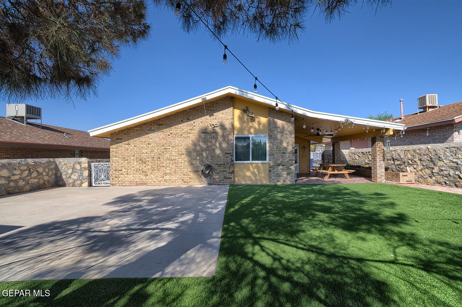 1550 WHISTLER Lane