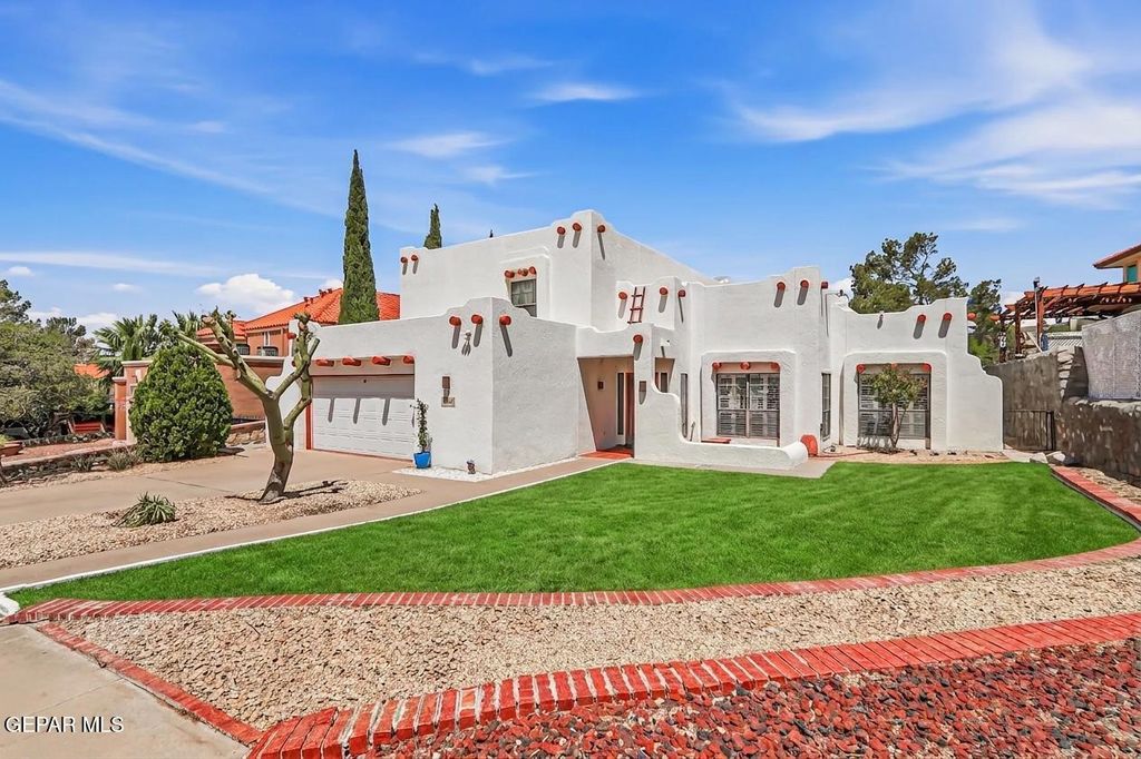 Photo of 605 MOONDALE Drive, El Paso, TX 79912 (MLS # 942699)