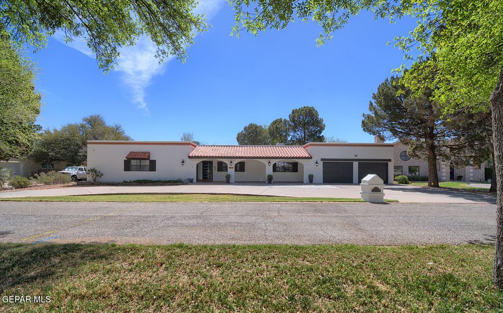 Photo of 616 MOUNT CRISTO REY Lane, El Paso, TX 79922 (MLS # 940951)