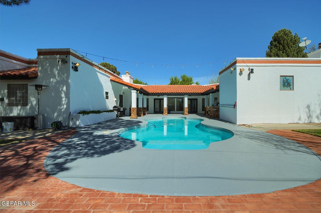 Photo of 616 MOUNT CRISTO REY Lane, El Paso, TX 79922 (MLS # 940951)