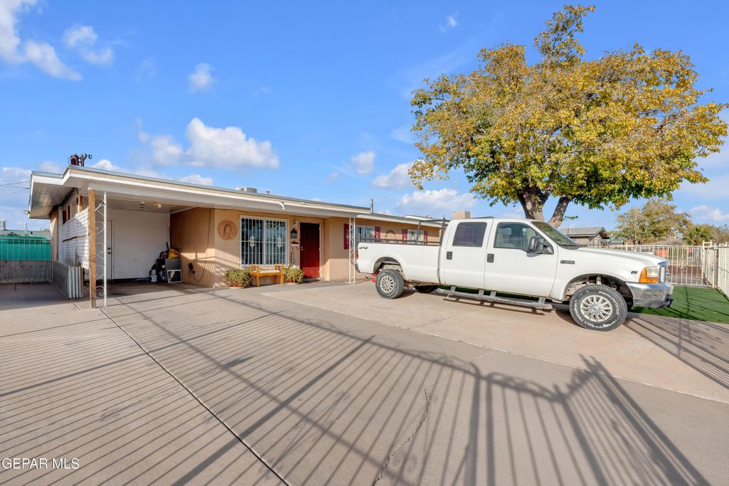 Photo of 5511 RAYMOND TELLES Drive, El Paso, TX 79924 (MLS # 935507)