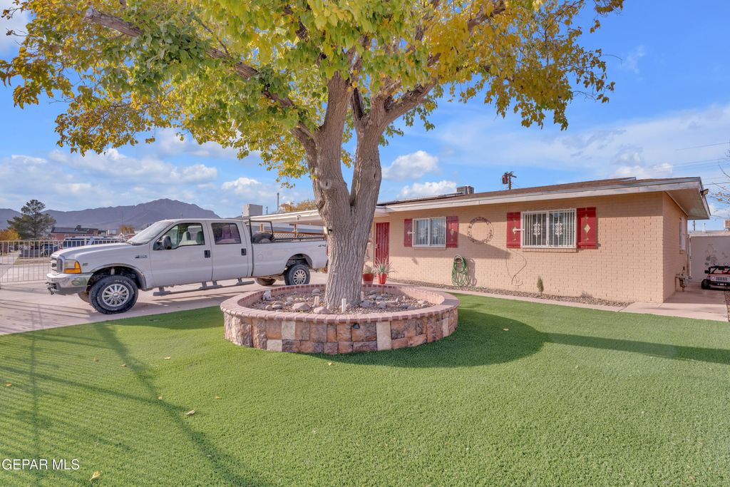 Photo of 5511 RAYMOND TELLES Drive, El Paso, TX 79924 (MLS # 935507)