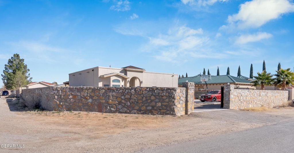 Photo of 3790 LAS CASITAS Drive, El Paso, TX 79938 (MLS # 942151)