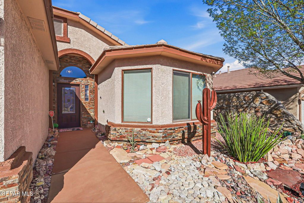 Photo of 2519 SILVER HAWK Avenue, Las Cruces, NM 88011 (MLS # 940956)