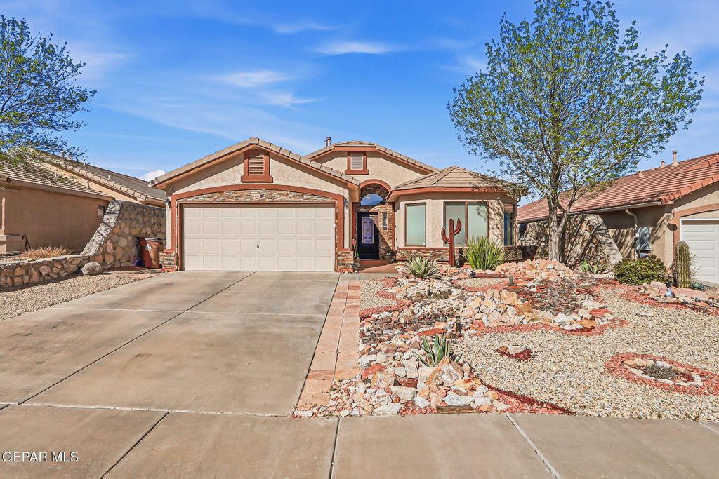 Photo of 2519 SILVER HAWK Avenue, Las Cruces, NM 88011 (MLS # 940956)
