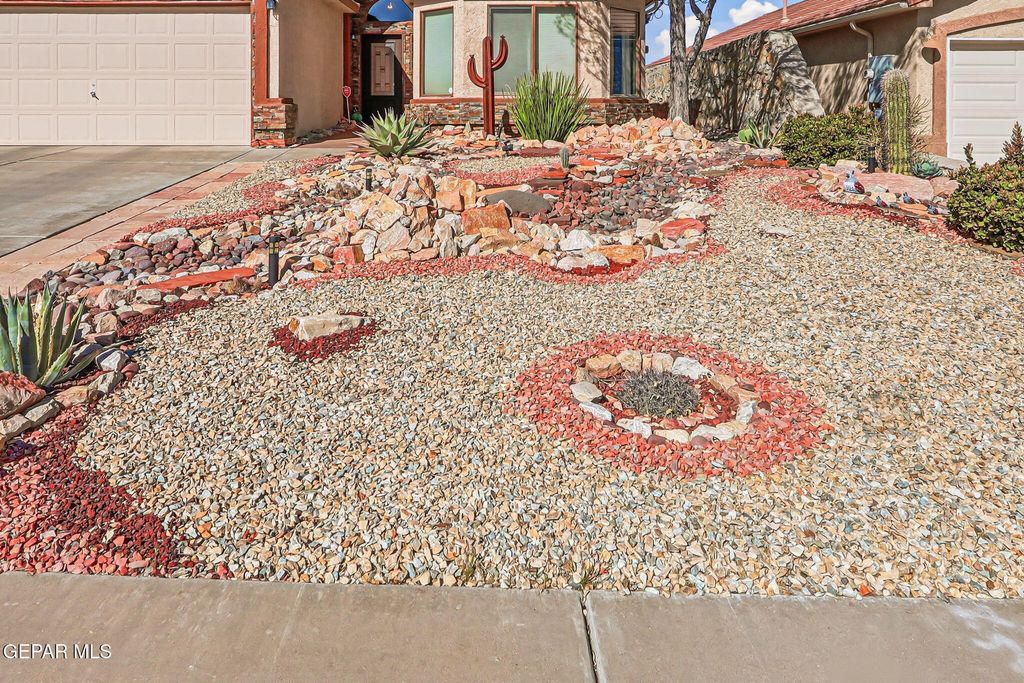 Photo of 2519 SILVER HAWK Avenue, Las Cruces, NM 88011 (MLS # 940956)