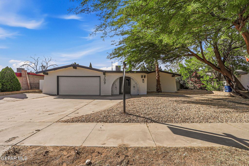 Photo of 709 FRONTERA Road, El Paso, TX 79922 (MLS # 943384)