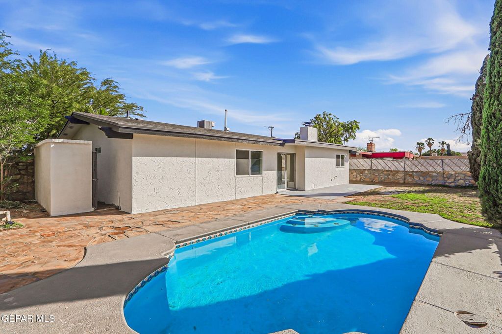 Photo of 709 FRONTERA Road, El Paso, TX 79922 (MLS # 943384)