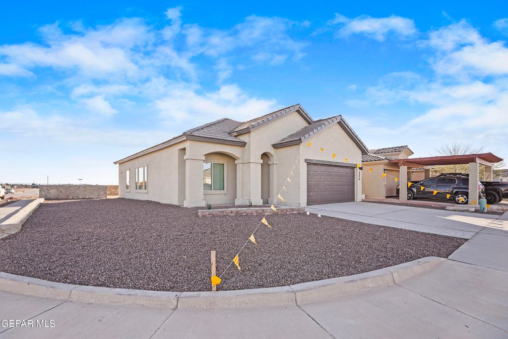 Photo of 556 Paseo Dulce Avenue, Horizon City, TX 79928 (MLS # 942923)