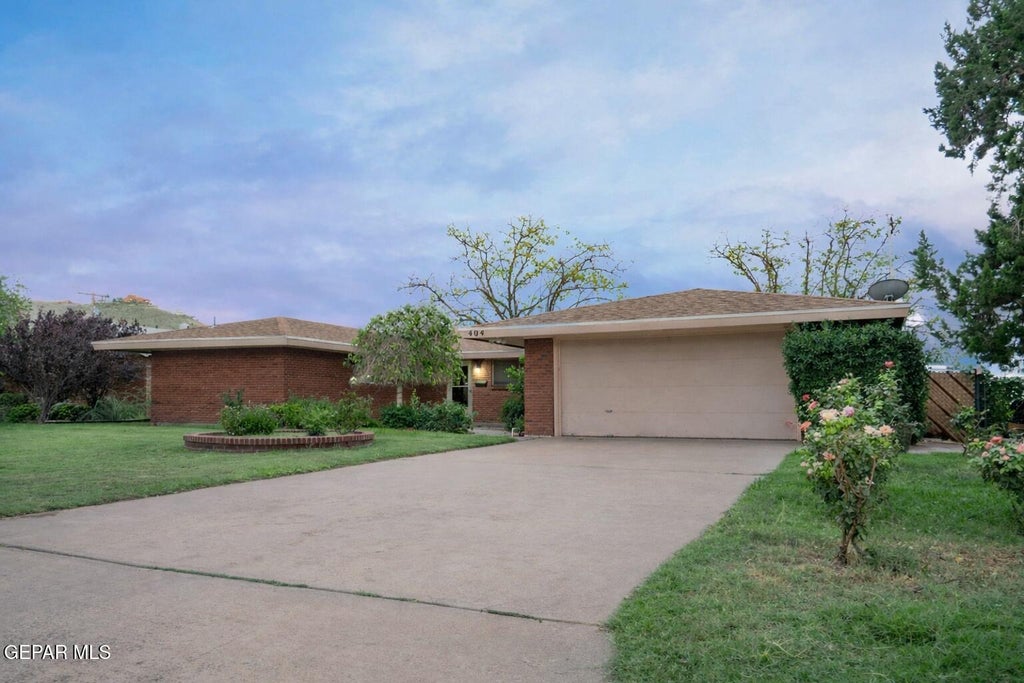 Photo of 404 BUTTE Circle, El Paso, TX 79902 (MLS # 949426)