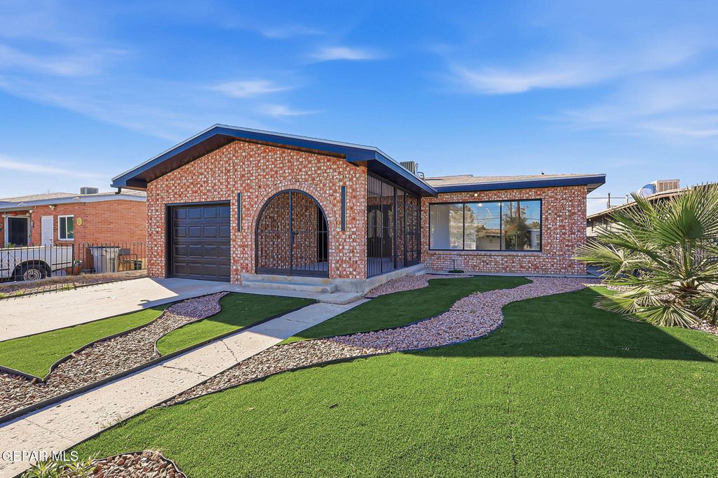 Photo of 515 S South Concepcion Street, El Paso, TX 79905 (MLS # 934750)