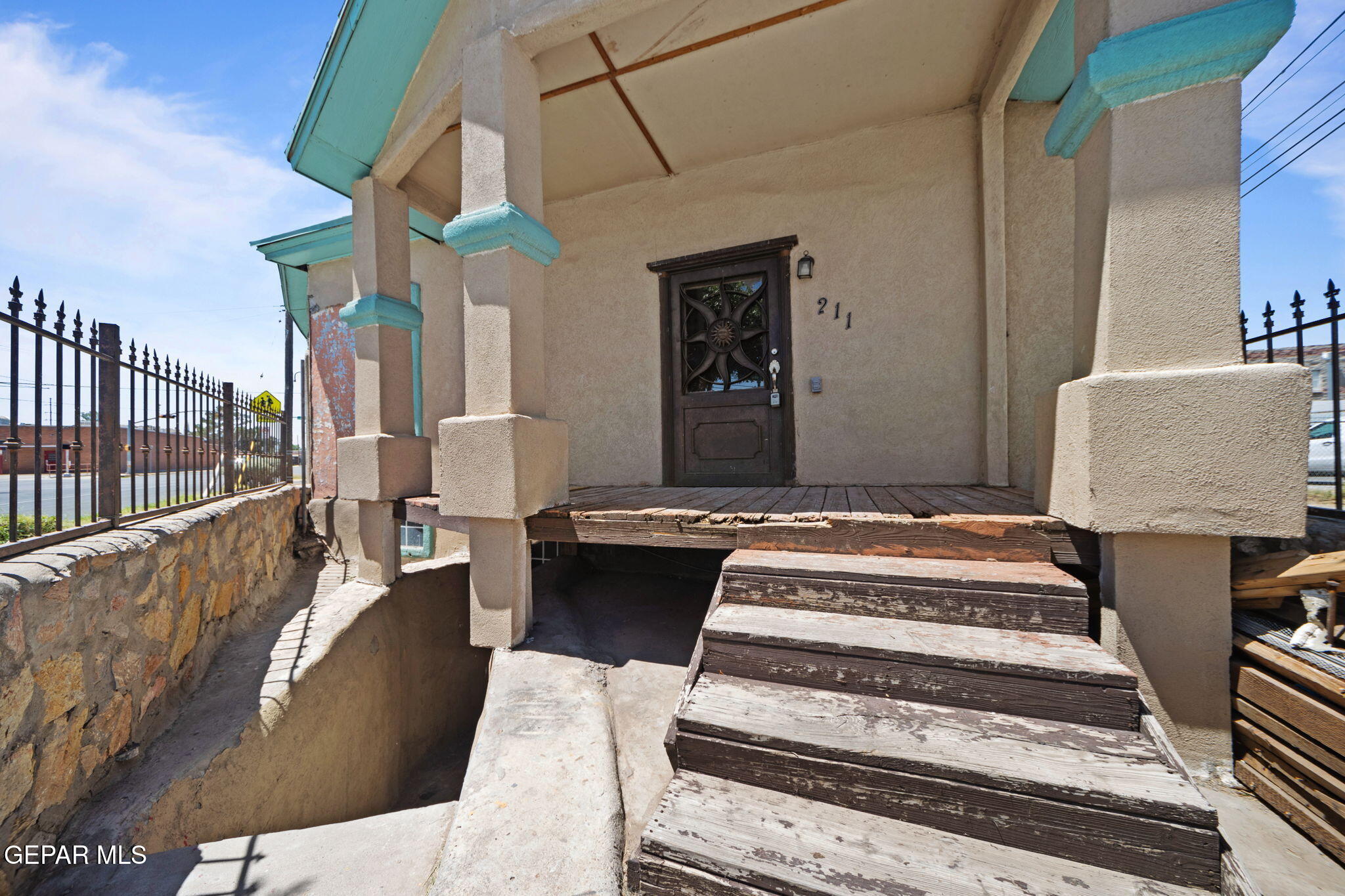 211 S PIEDRAS Street
