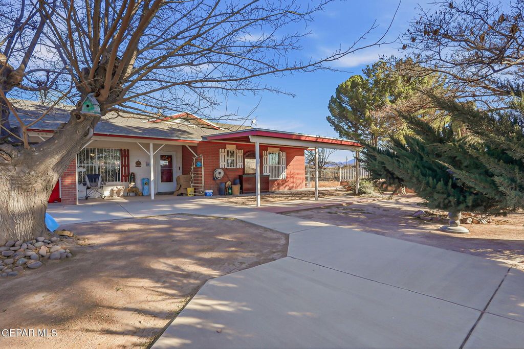 Photo of 1602 WATERFRONT Street, Anthony, NM 88021 (MLS # 937054)
