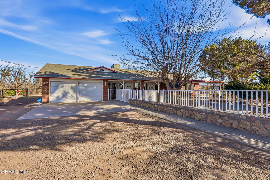 Photo of 1602 WATERFRONT Street, Anthony, NM 88021 (MLS # 937054)