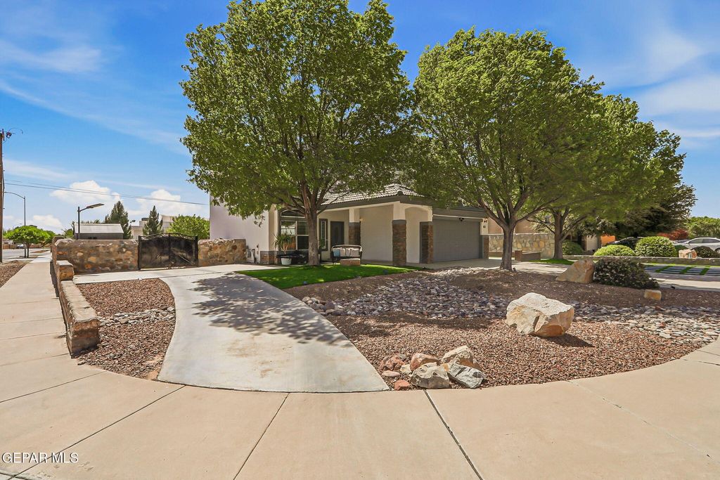 Photo of 600 Valley Plum Avenue, El Paso, TX 79932 (MLS # 941378)