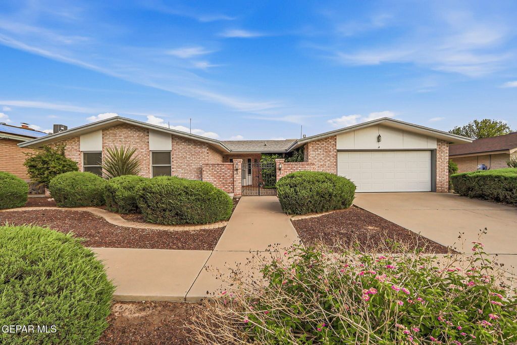 Photo of 648 TEPIC Drive, El Paso, TX 79912 (MLS # 943304)