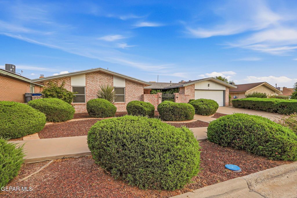 Photo of 648 TEPIC Drive, El Paso, TX 79912 (MLS # 943304)
