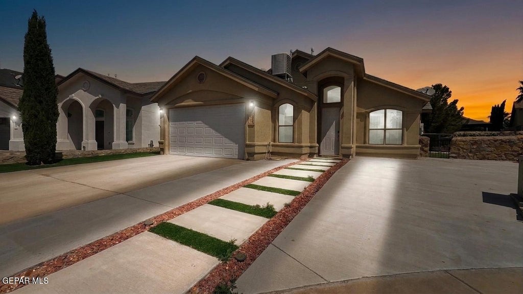 Photo of 757 DESERT STAR Drive, Horizon City, TX 79928 (MLS # 949549)
