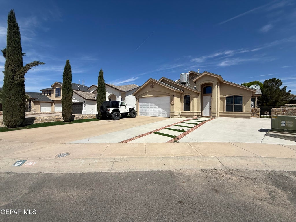 Photo of 757 DESERT STAR Drive, Horizon City, TX 79928 (MLS # 949549)