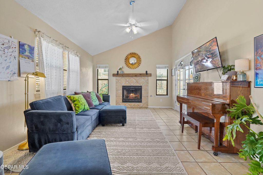 Photo of 4405 LOMA HERMOSA Drive, El Paso, TX 79934 (MLS # 942287)