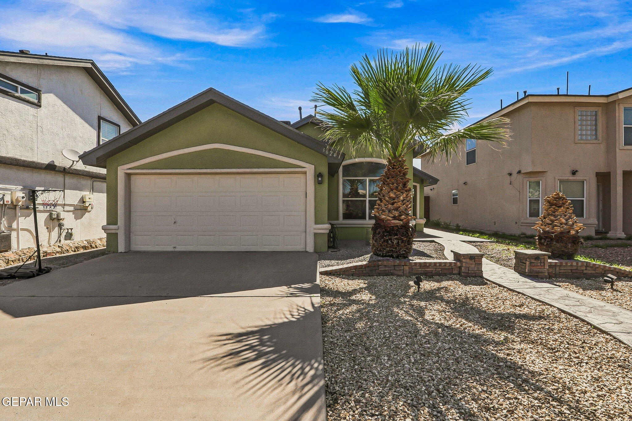 3624 LA CUESTA Drive