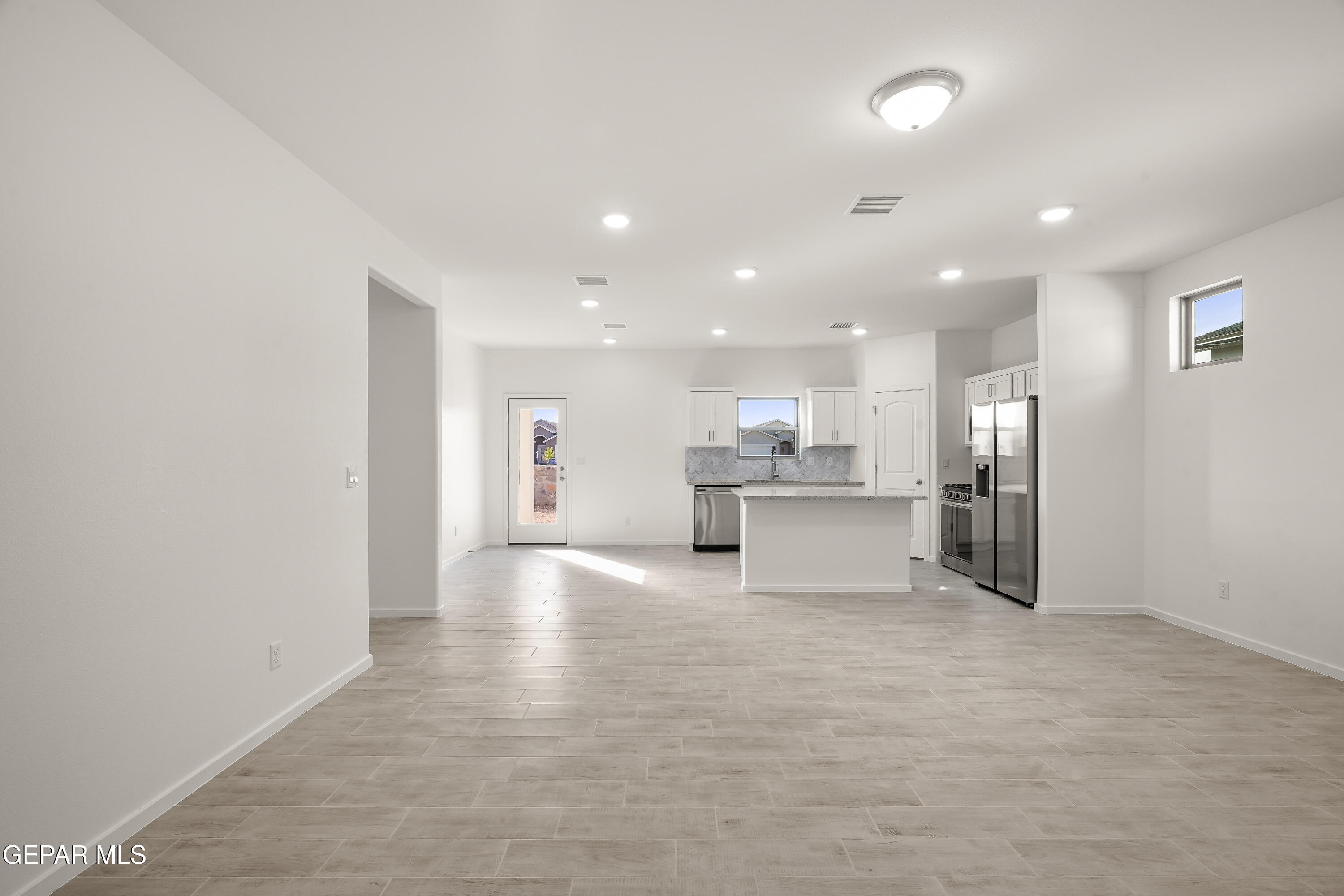 13808 Summer Wave Avenue