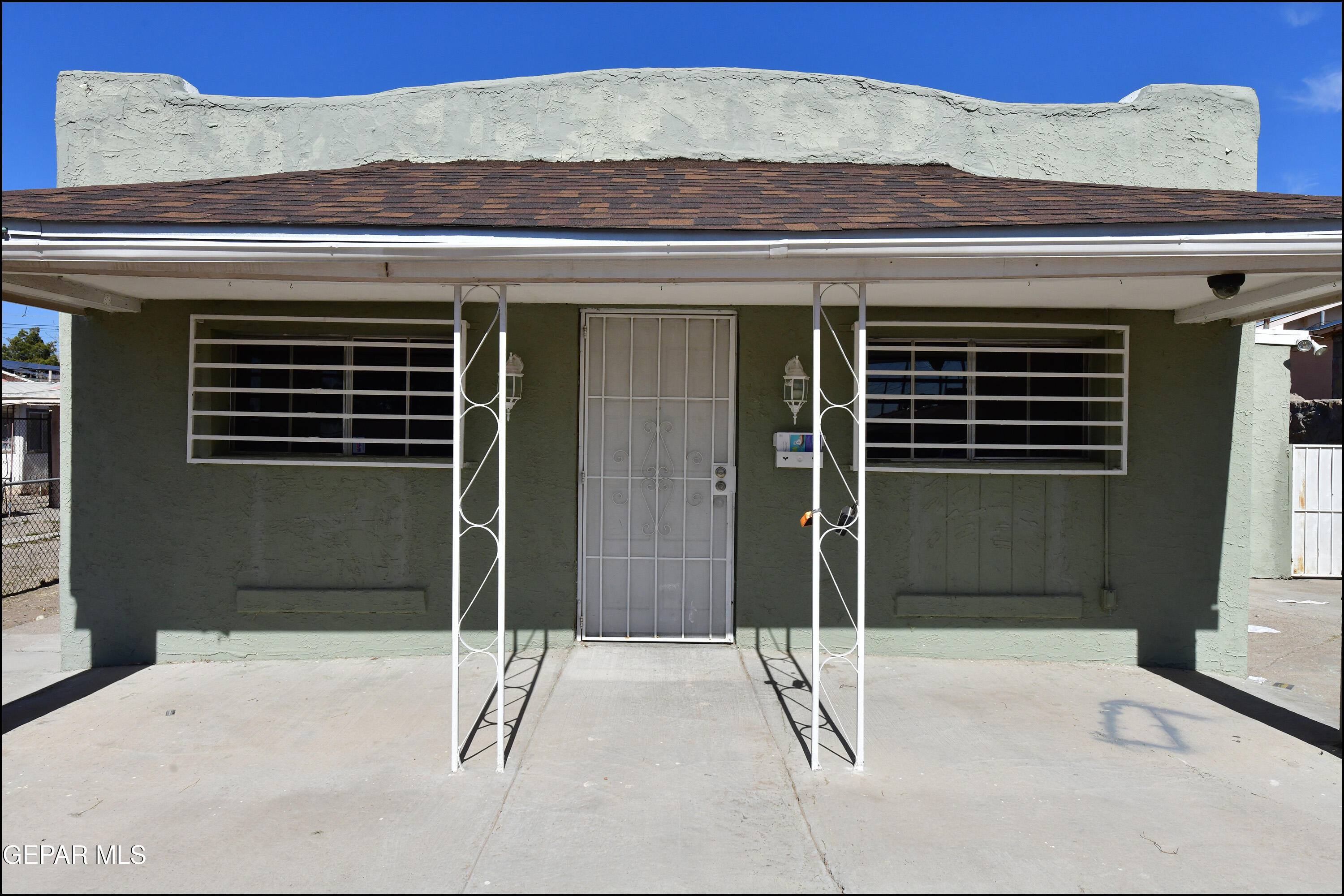 4425 La Luz Avenue