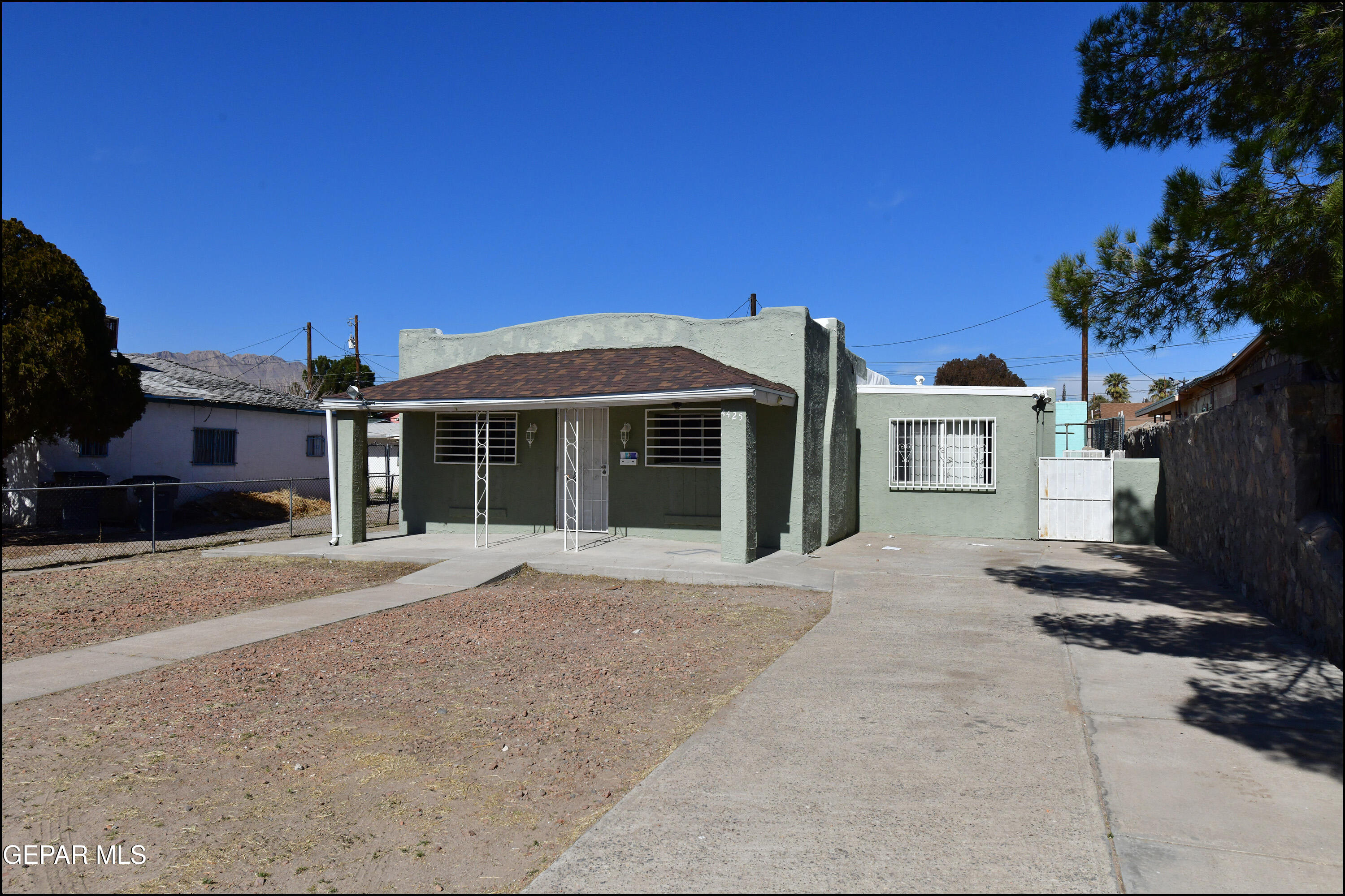 4425 La Luz Avenue