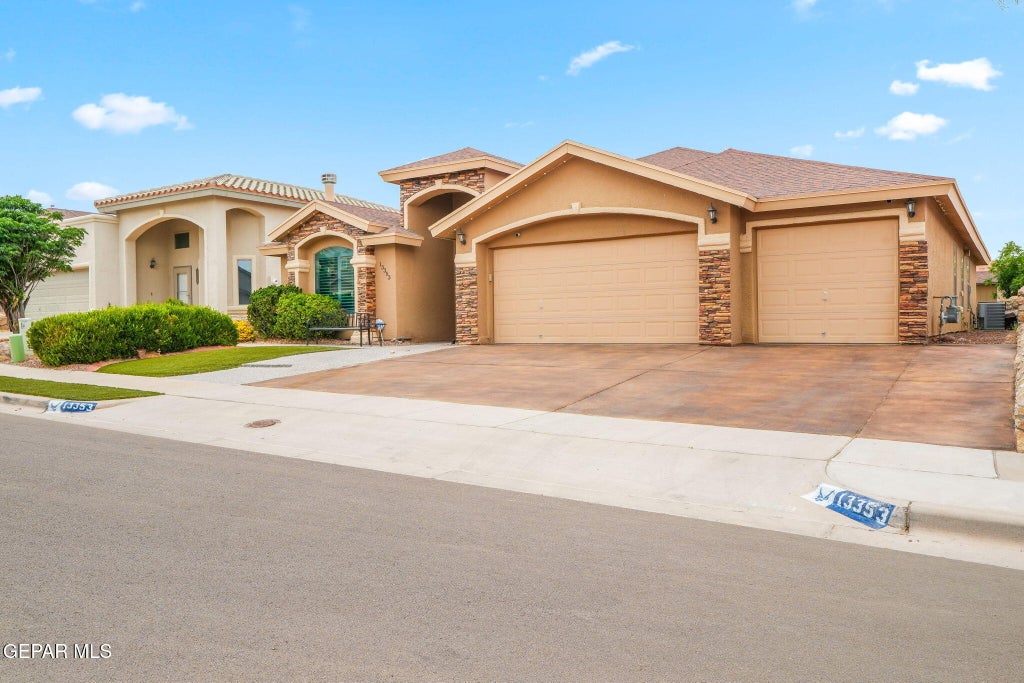 Photo of 13353 EMERALD HILLS Street, Horizon City, TX 79928 (MLS # 945598)