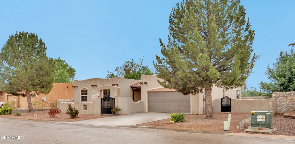 Photo of 1072 LOS MOROS Drive, El Paso, TX 79932 (MLS # 943434)