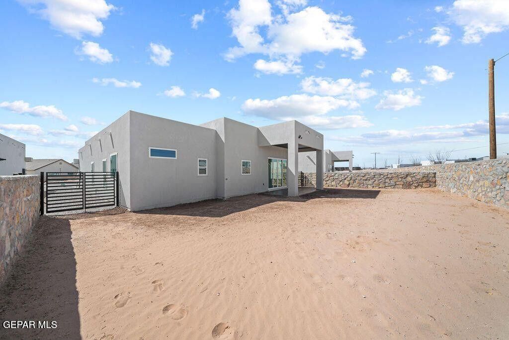 Photo of 613 Paseo Campanero Street, Horizon City, TX 79928 (MLS # 935166)