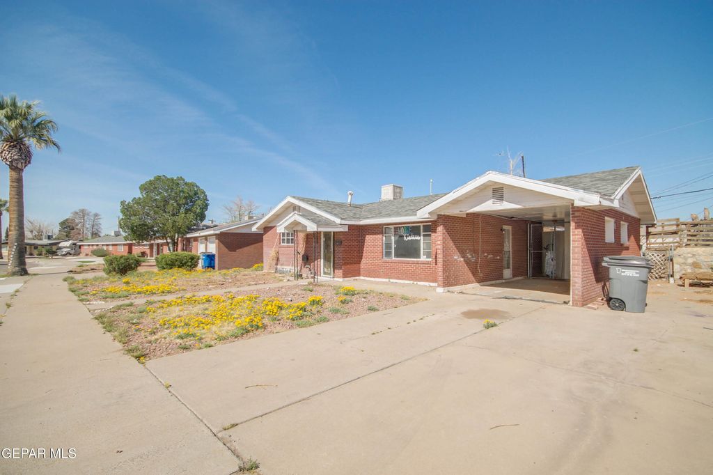 Photo of 1221 MEADOWVIEW Drive, El Paso, TX 79925 (MLS # 940928)
