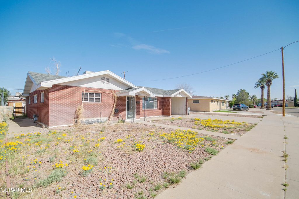 Photo of 1221 MEADOWVIEW Drive, El Paso, TX 79925 (MLS # 940928)