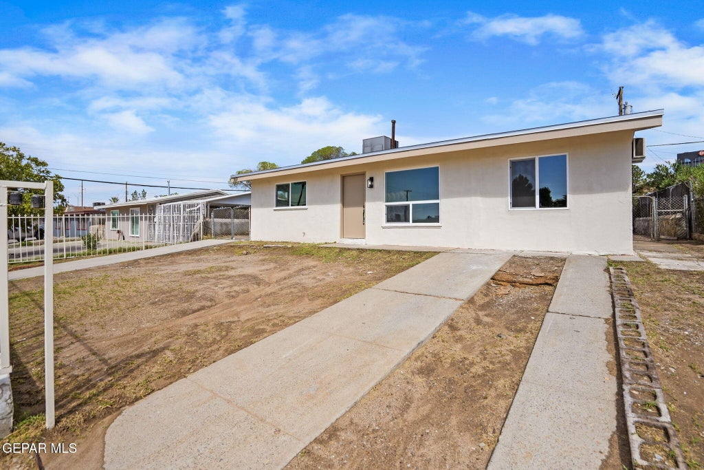 Photo of 919 N CLARK Drive, El Paso, TX 79905 (MLS # 951240)