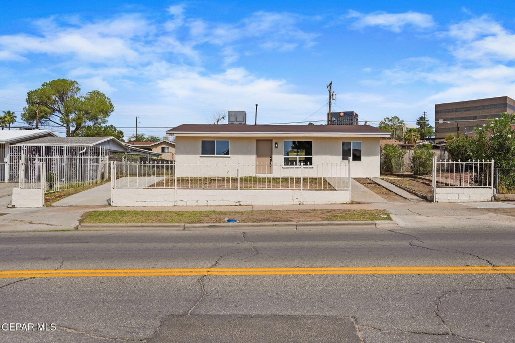 Photo of 919 N CLARK Drive, El Paso, TX 79905 (MLS # 951240)
