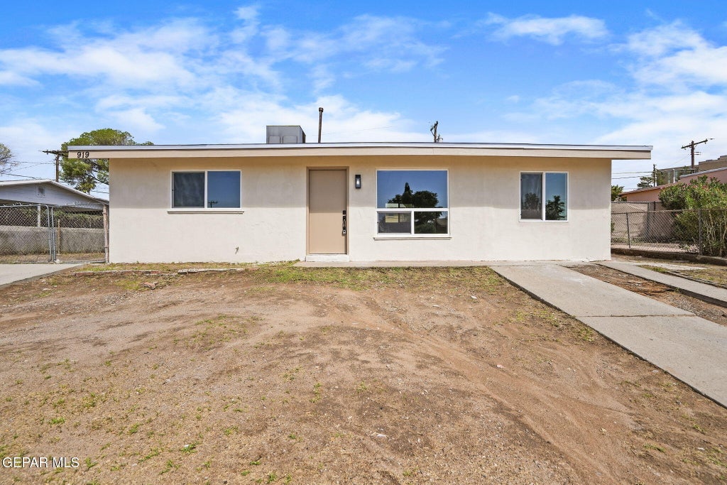 Photo of 919 N CLARK Drive, El Paso, TX 79905 (MLS # 951240)