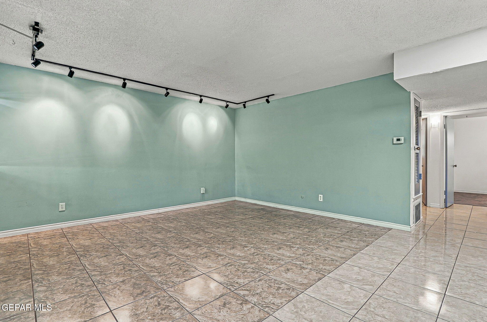 6400 EDGEMERE Boulevard 64