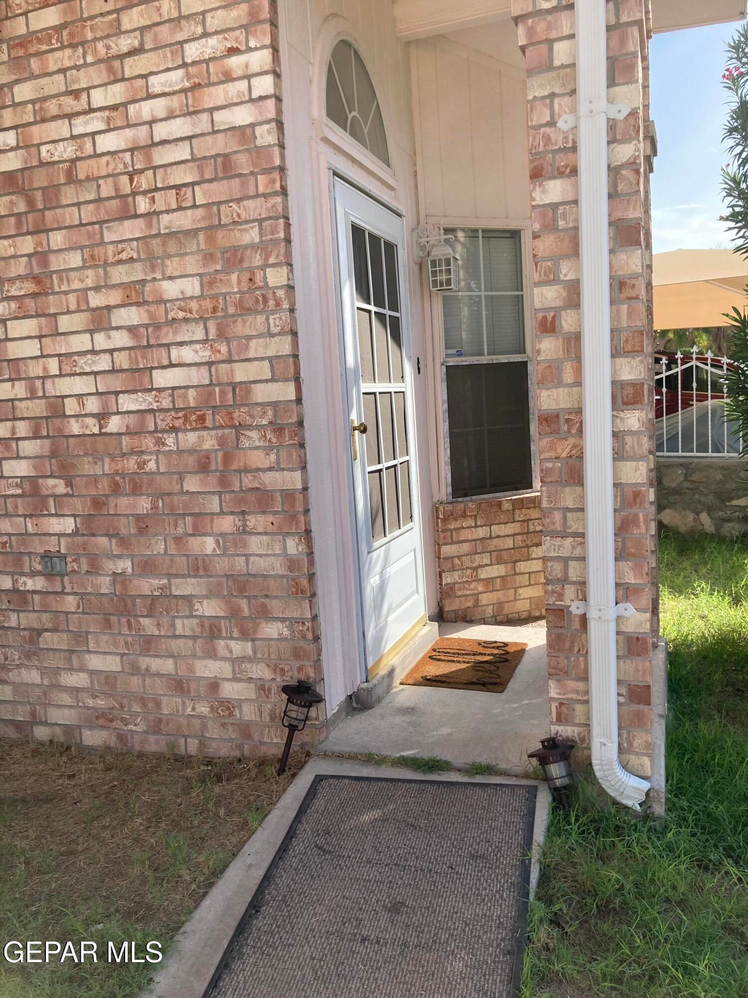 9145 BUR OAK Circle