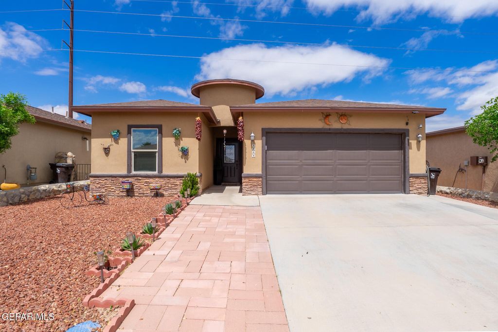 Photo of 5864 E MEGAN Street, Santa Teresa, NM 88008 (MLS # 941807)