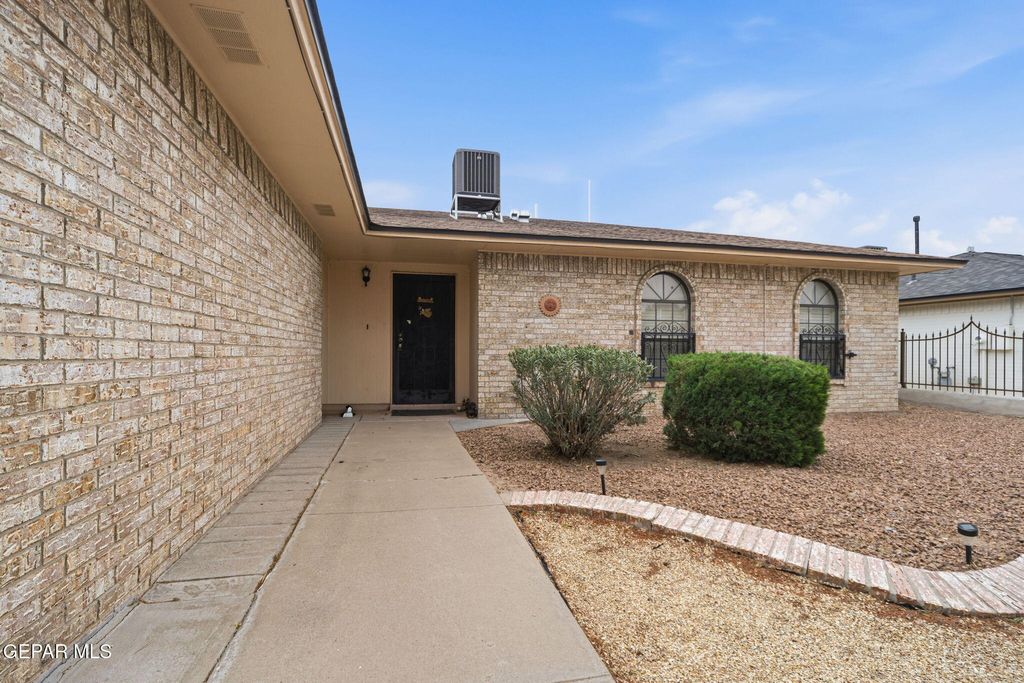 Photo of 1545 SIERRA BONITA Drive, El Paso, TX 79936 (MLS # 943471)