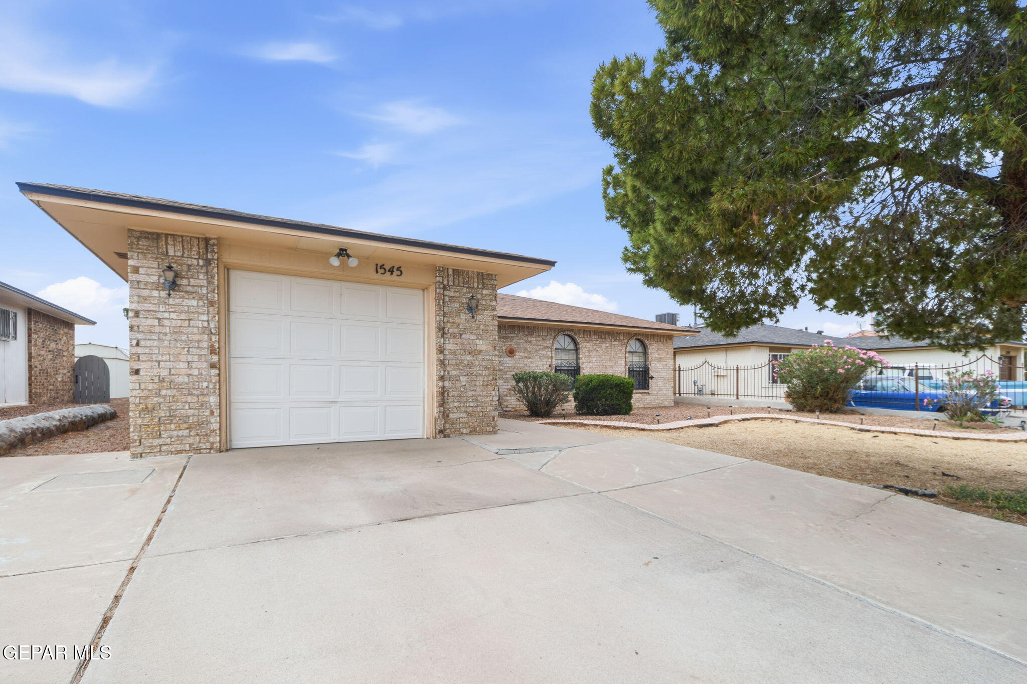 1545 SIERRA BONITA Drive
