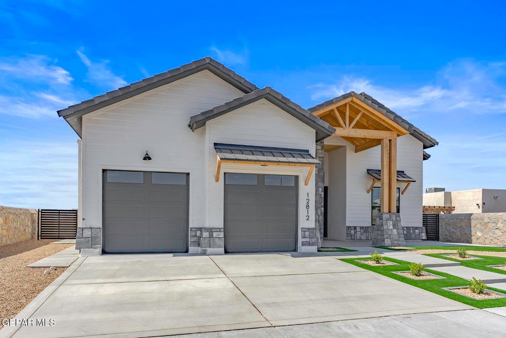 Photo of 13462 Emerald Autumn Lane, Horizon City, TX 79928 (MLS # 947155)