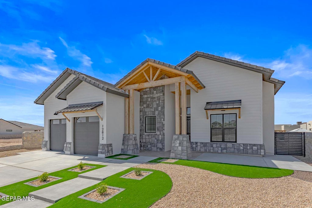 Photo of 13462 Emerald Autumn Lane, Horizon City, TX 79928 (MLS # 947155)