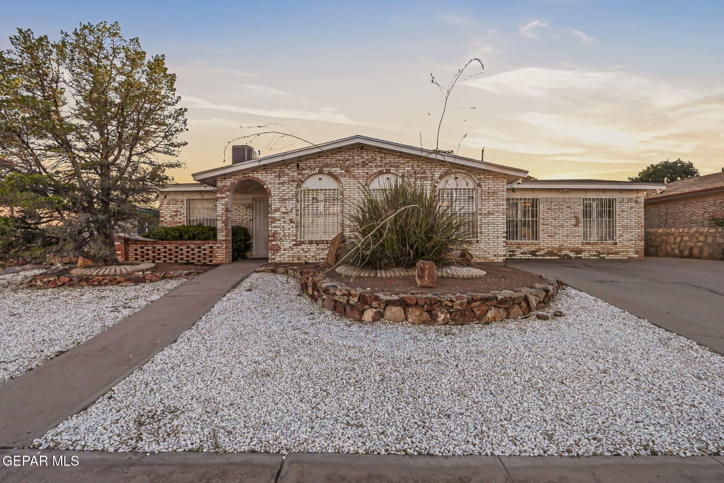 Photo of 2813 Doug Ford Drive, El Paso, TX 79935 (MLS # 946304)